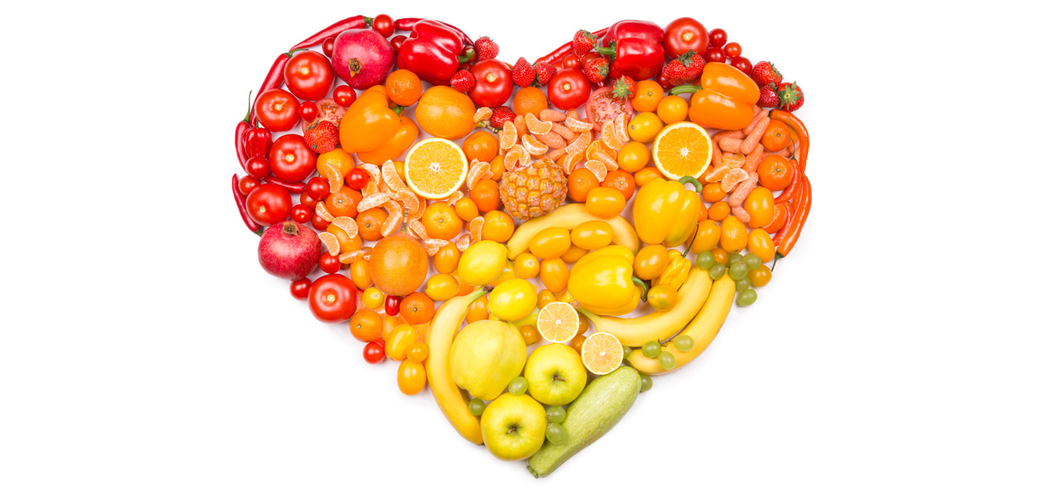 Фруктовые сердца. Сердечко из овощей и фруктов. Сердце из фруктов. Витамины из фруктов. Сердечко из фруктов.